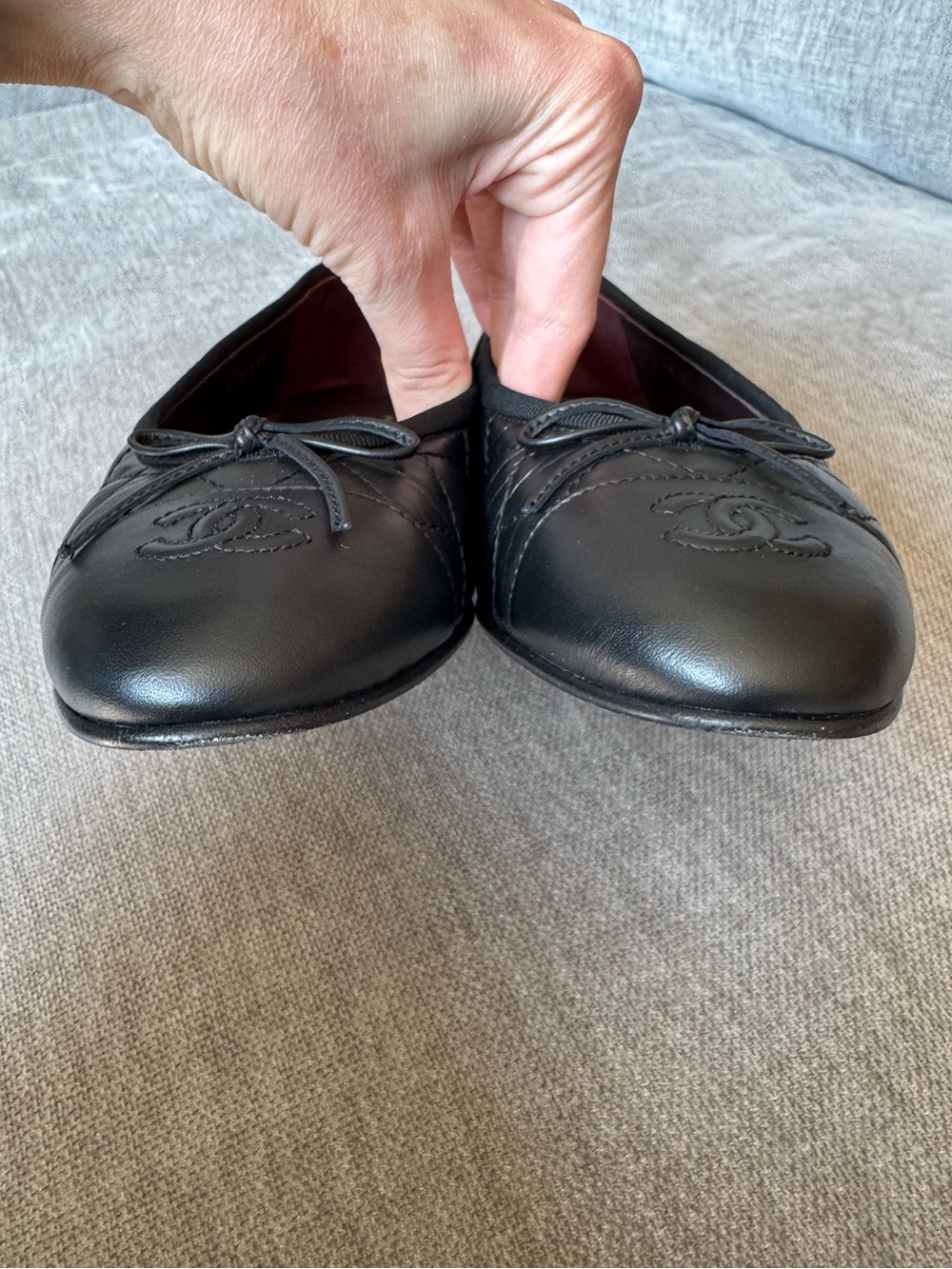 CHANEL Black Quilted Ballet Flats with CC Bow - Picture 4 of 8